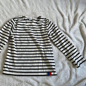 Kule kids // navy striped tee // size 6 // VGUC